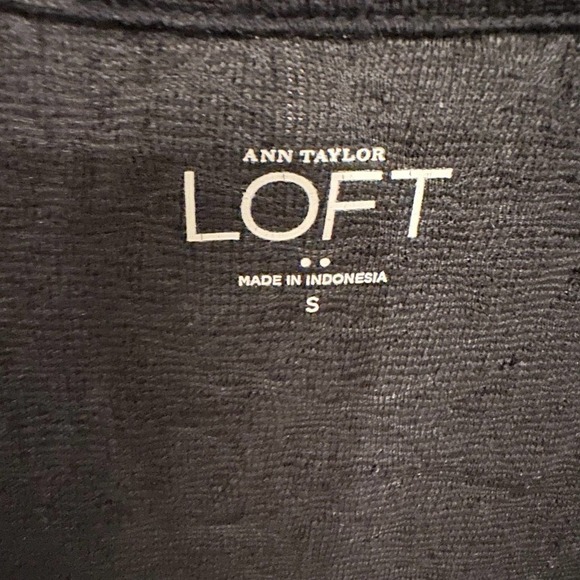 Ann Taylor LOFT Women’s Jacquard Textured Minimalist Capsule Short Sleeve Top - Picture 2 of 6